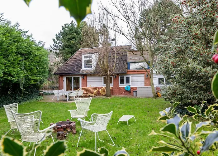 Beautiful Bungalow With Garden